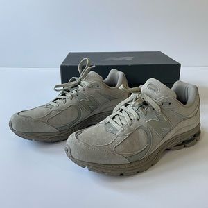 Men’s New Balance 2002R Sneakers